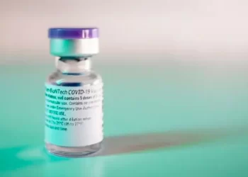 COVID-19: Voluntario argentino de la vacuna de Pfizer denuncia graves irregularidades