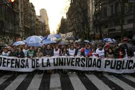Sobre la marcha universitaria