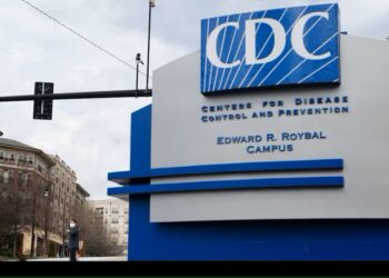 Los CDC eliminan las referencias de género y equidad en el material de salud pública