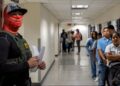 El personal de hospitales denuncia la presencia del ICE: “Es una amenaza contra la salud pública”