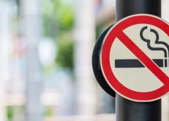Las industrias del tabaco, la comida basura, los combustibles fósiles y el alcohol son responsables de «millones de muertes».