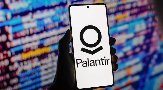 Reino Unido -Palantir: Jim Mackey respalda una revisión independiente del FDP, mientras los parlamentarios instan a los ministros a abandonar la empresa.