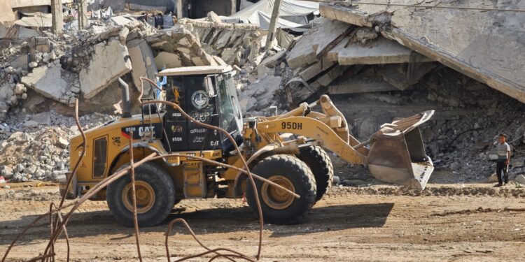61 millones de toneladas de escombros: los trabajadores humanitarios de Gaza se enfrentan a la delicada tarea de despejar las ruinas que ocultan hasta 10.000 cadáveres