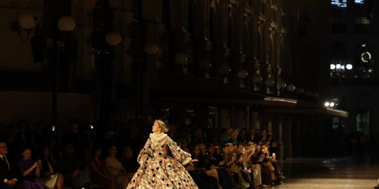 «Es problemático»: preocupación por el patrocinio de un fabricante de inyecciones para adelgazar en un evento de Vogue World.