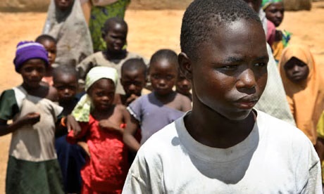 Pfizer indemniza a las familias nigerianas de las víctimas de los ensayos clínicos de su fármaco contra la meningitis.