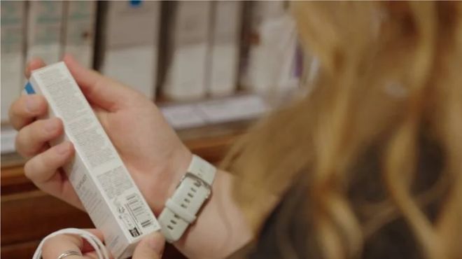 Cochrane advierte que la promoción farmacéutica se asocia con prescripciones menos apropiadas y más caras Siguen siendo comunes las invitaciones a restaurantes, los regalos y otros pagos de las compañías farmacéuticas